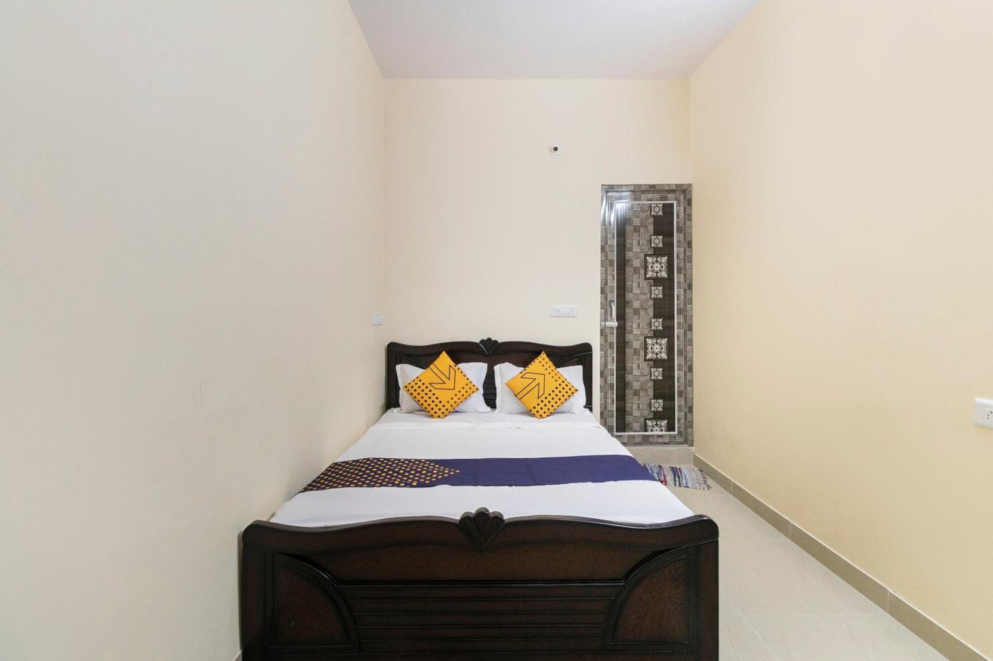 Spot On Ssr Lodging And Boarding Bangalore Esterno foto