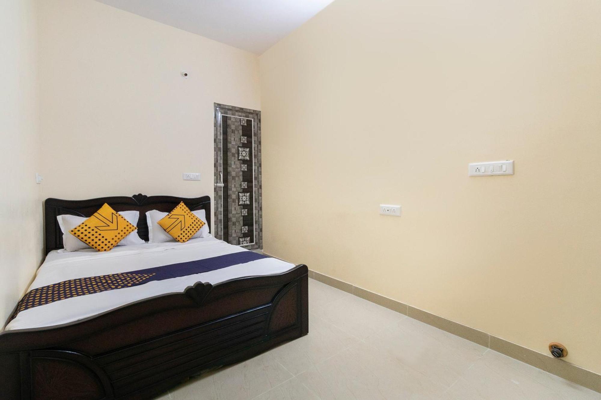 Spot On Ssr Lodging And Boarding Bangalore Esterno foto
