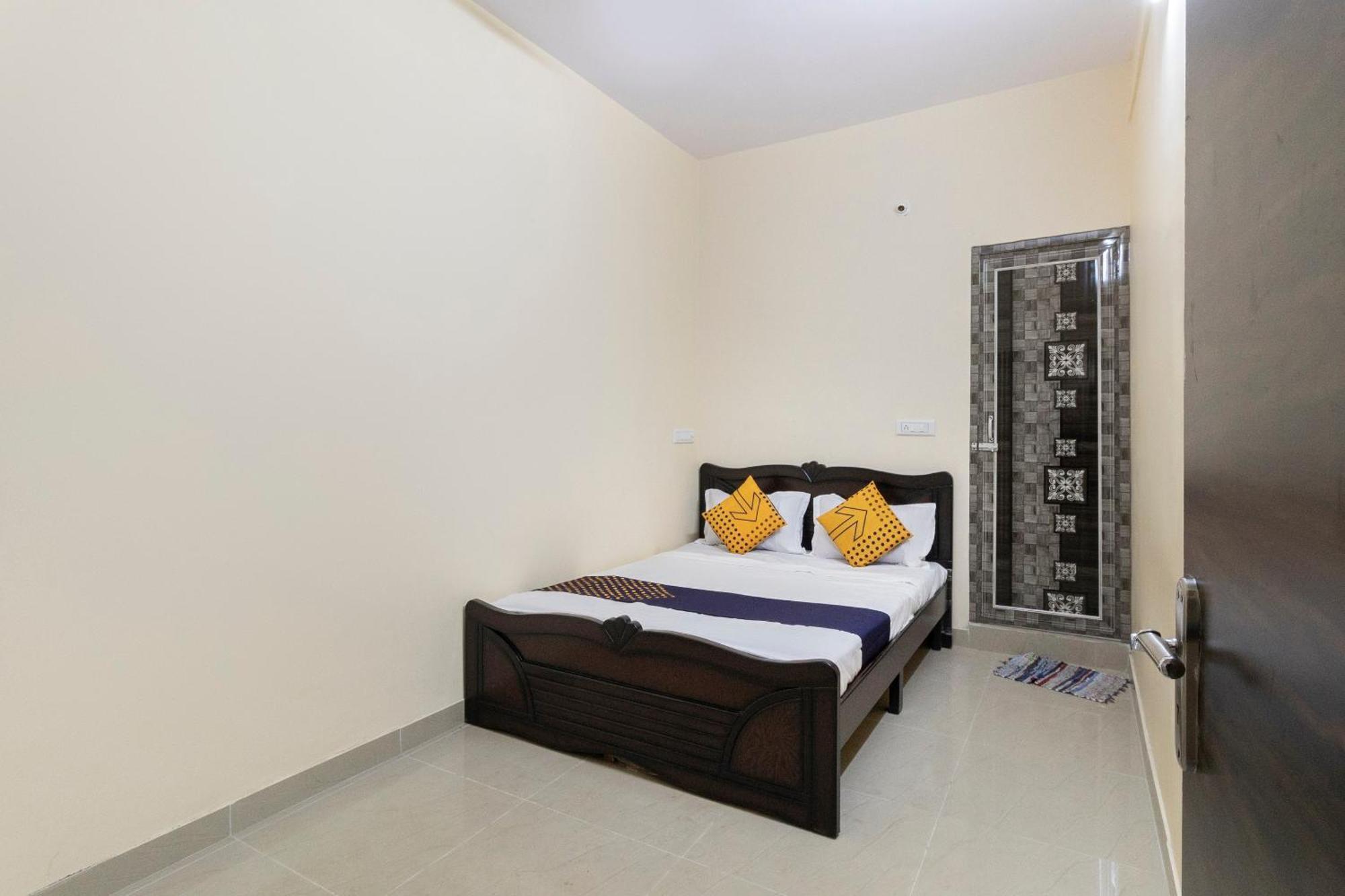 Spot On Ssr Lodging And Boarding Bangalore Esterno foto